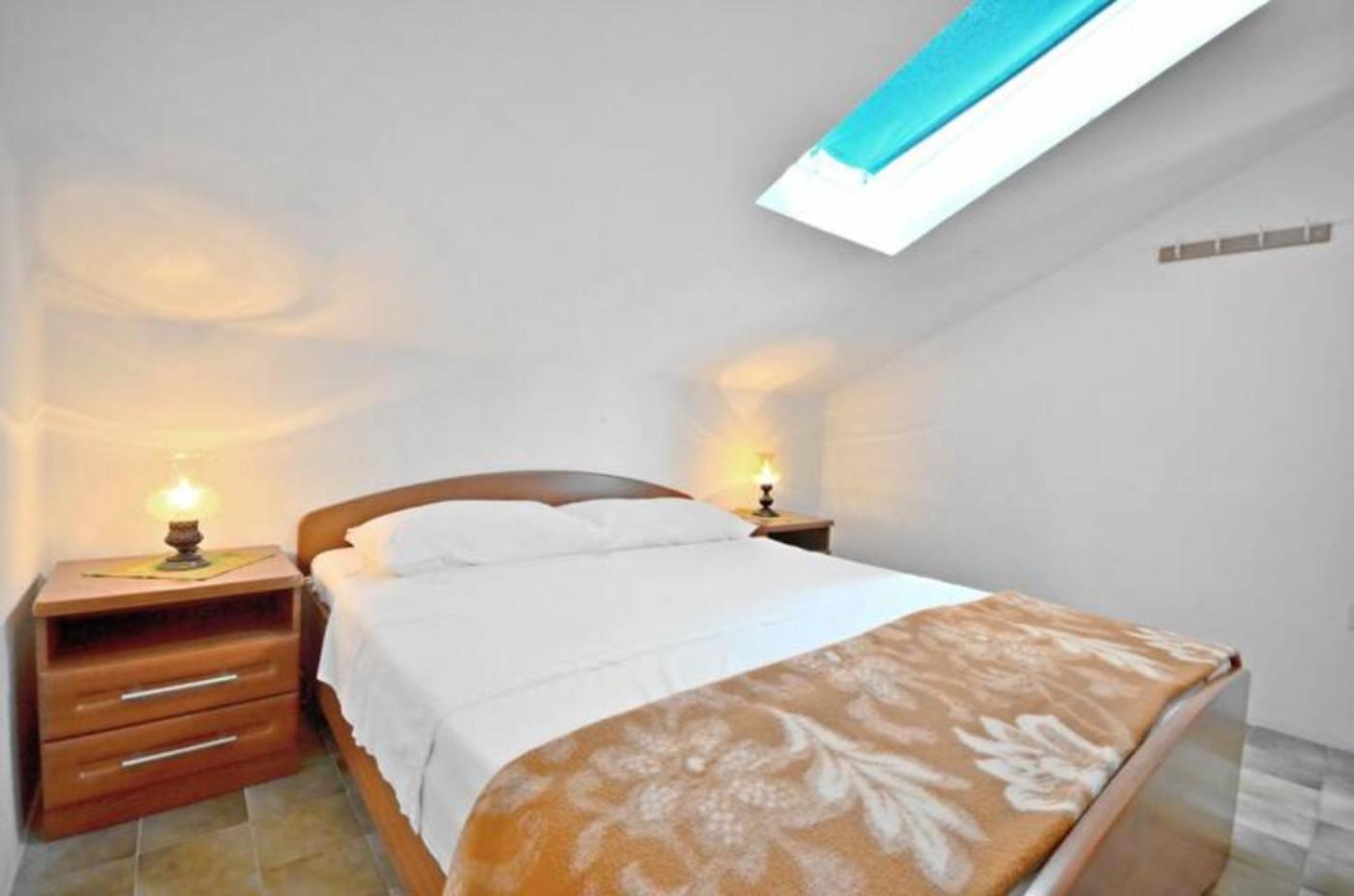 Apartment Bozikovic - Jelsa - Vitarnja Екстериор снимка