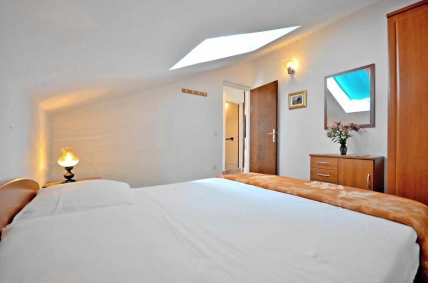 Apartment Bozikovic - Jelsa - Vitarnja Екстериор снимка