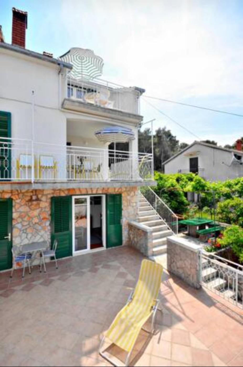 Apartment Bozikovic - Jelsa - Vitarnja Екстериор снимка