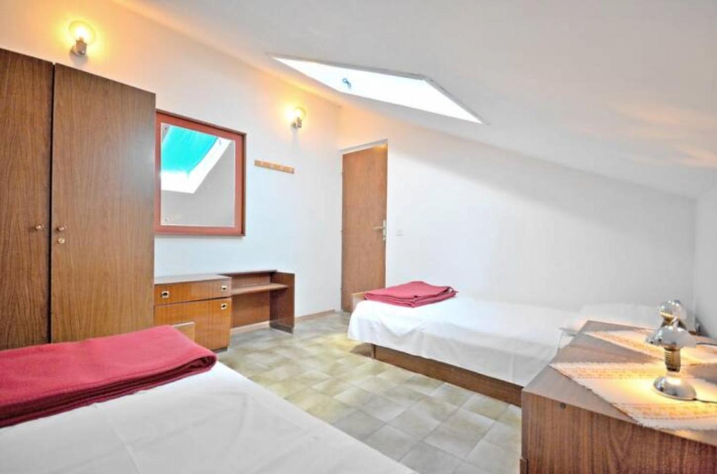 Apartment Bozikovic - Jelsa - Vitarnja Екстериор снимка