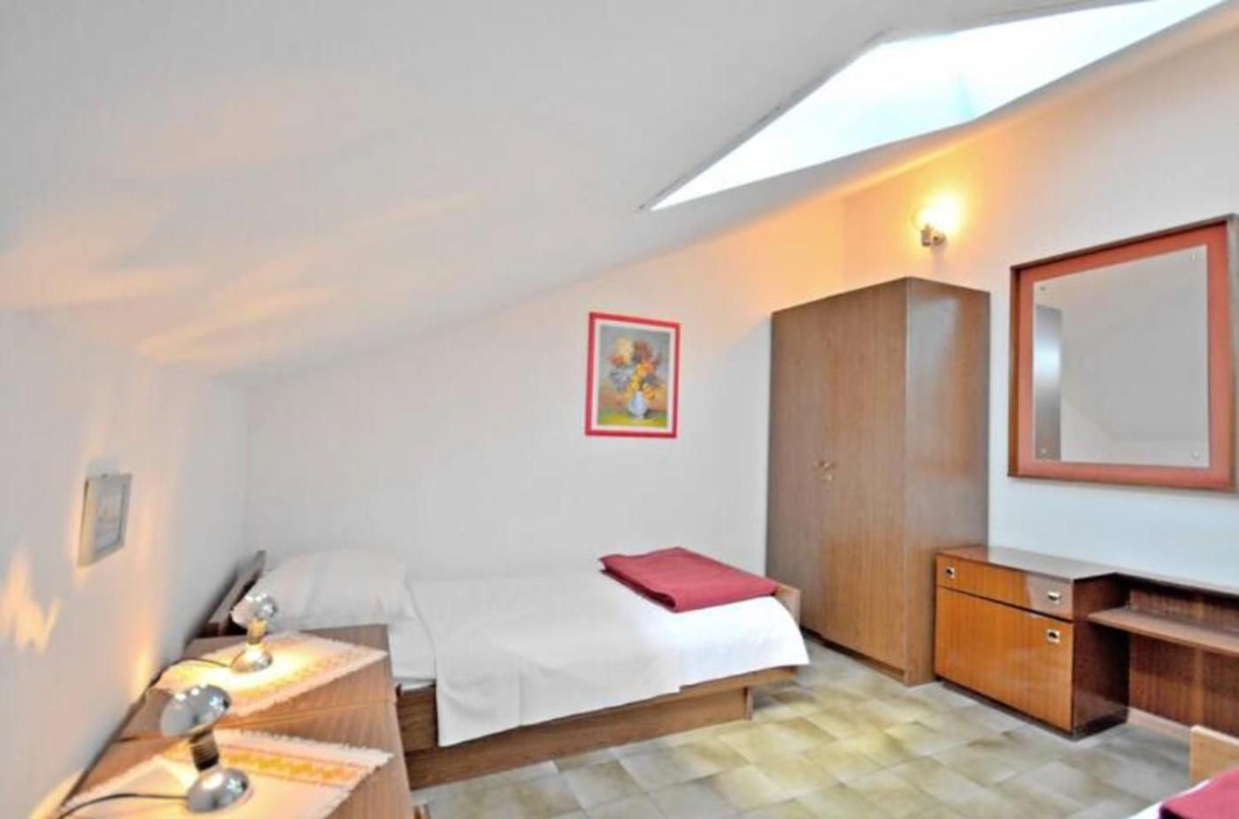Apartment Bozikovic - Jelsa - Vitarnja Екстериор снимка