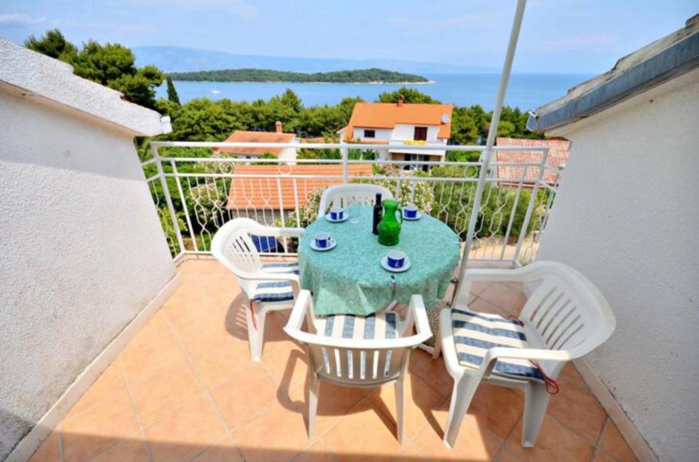 Apartment Bozikovic - Jelsa - Vitarnja Екстериор снимка