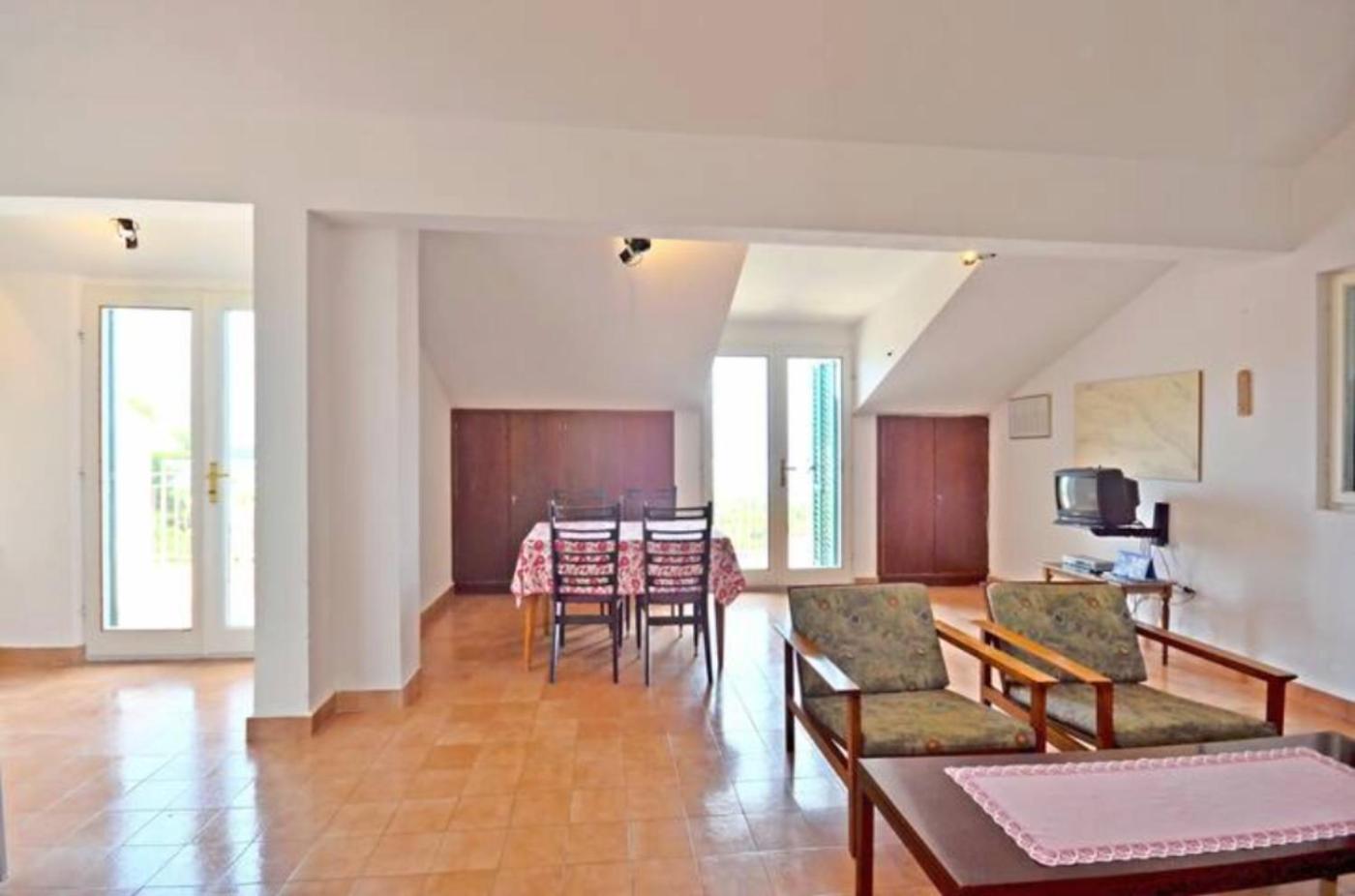 Apartment Bozikovic - Jelsa - Vitarnja Екстериор снимка