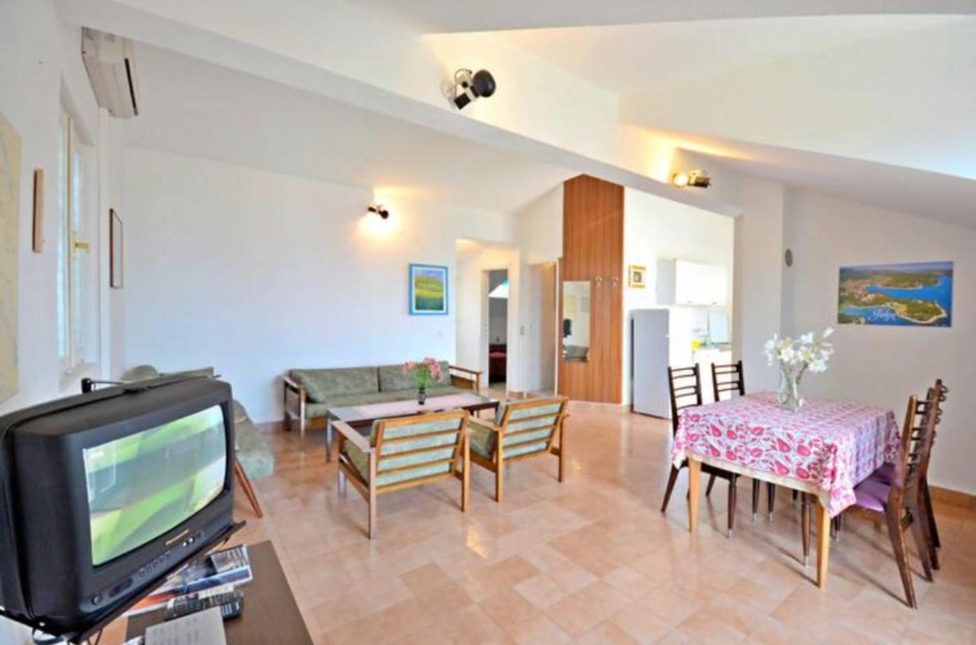 Apartment Bozikovic - Jelsa - Vitarnja Екстериор снимка