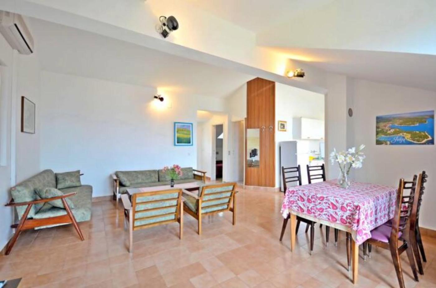 Apartment Bozikovic - Jelsa - Vitarnja Екстериор снимка