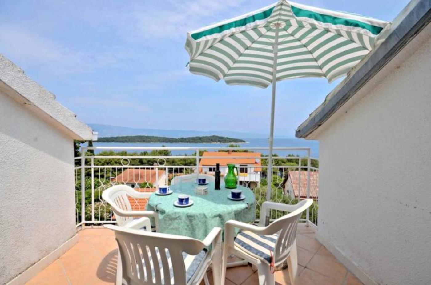 Apartment Bozikovic - Jelsa - Vitarnja Екстериор снимка