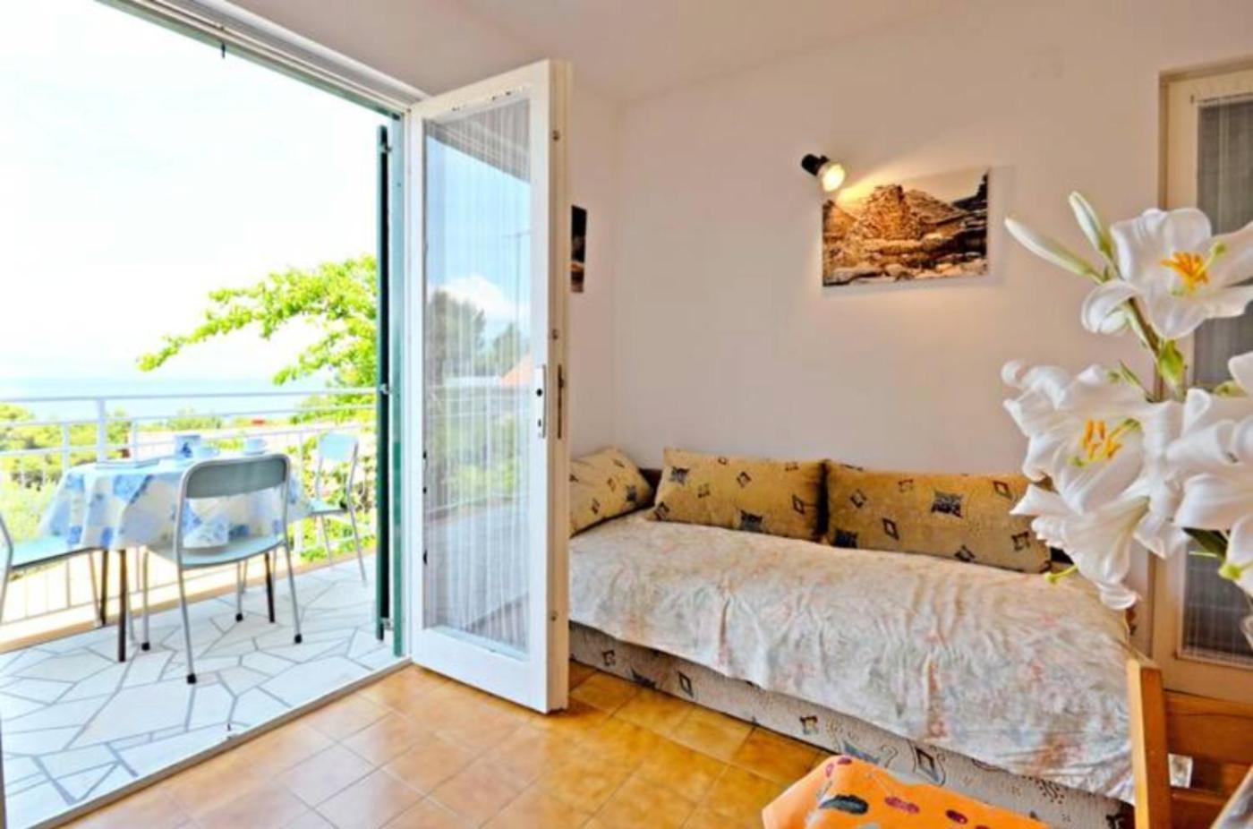 Apartment Bozikovic - Jelsa - Vitarnja Екстериор снимка