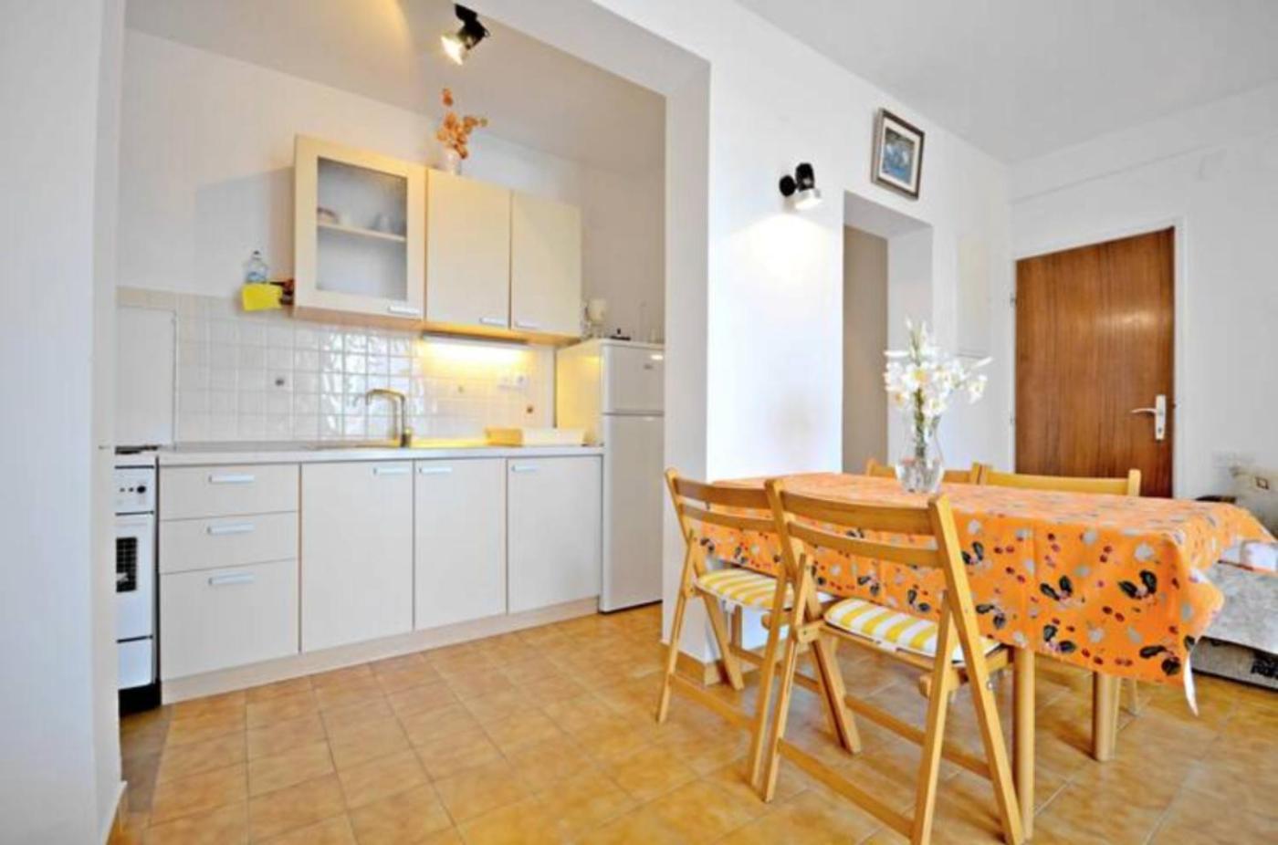 Apartment Bozikovic - Jelsa - Vitarnja Екстериор снимка
