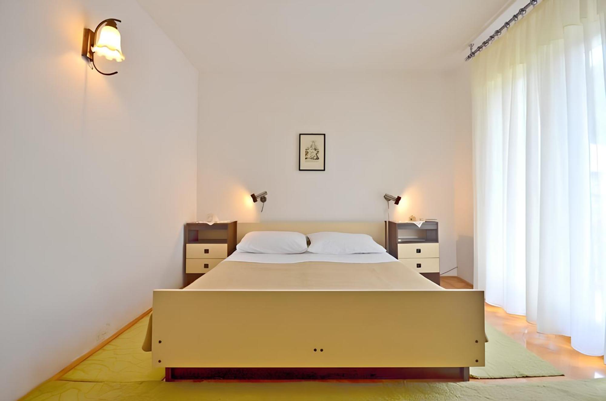 Apartment Bozikovic - Jelsa - Vitarnja Екстериор снимка