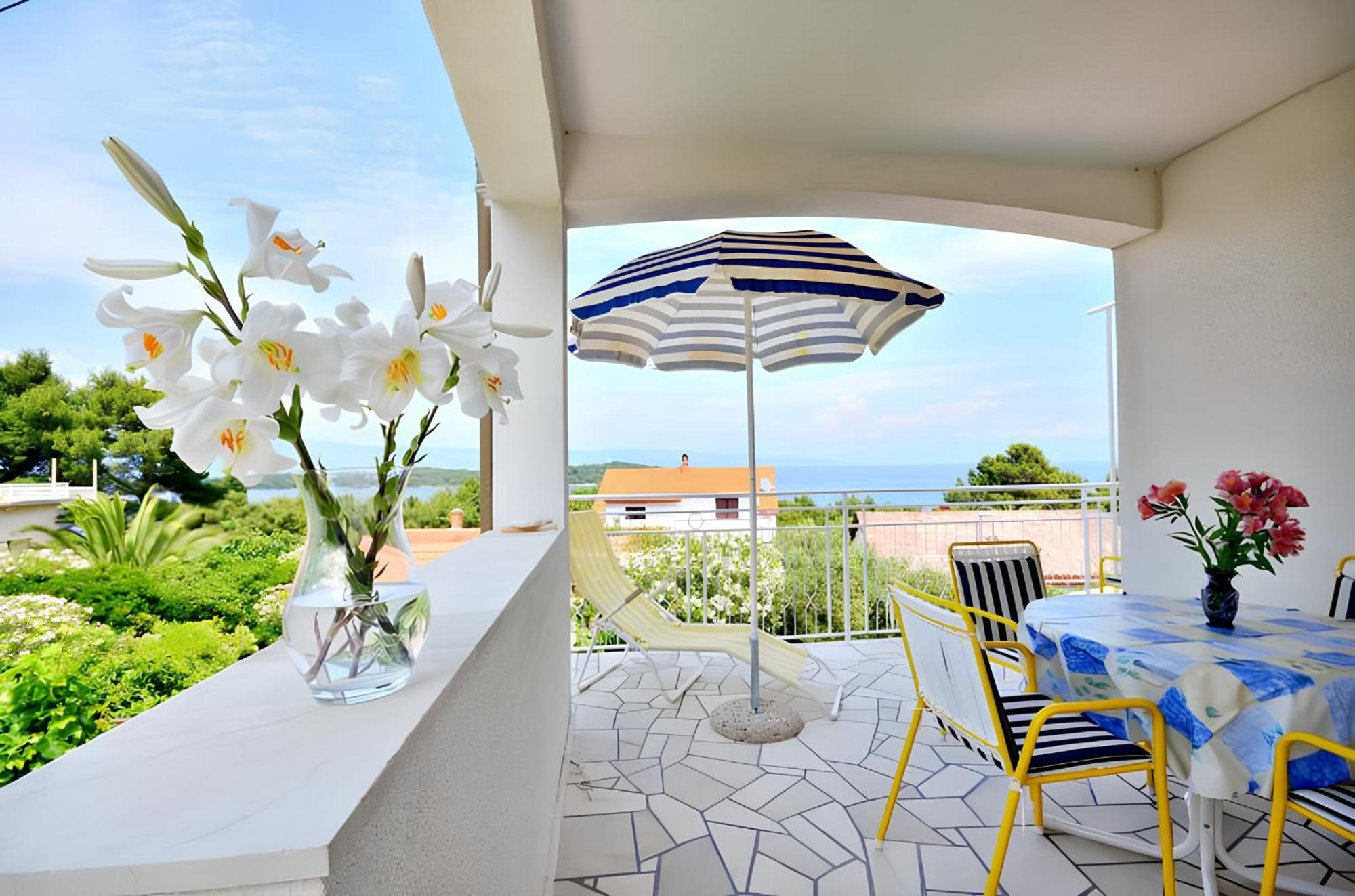 Apartment Bozikovic - Jelsa - Vitarnja Екстериор снимка