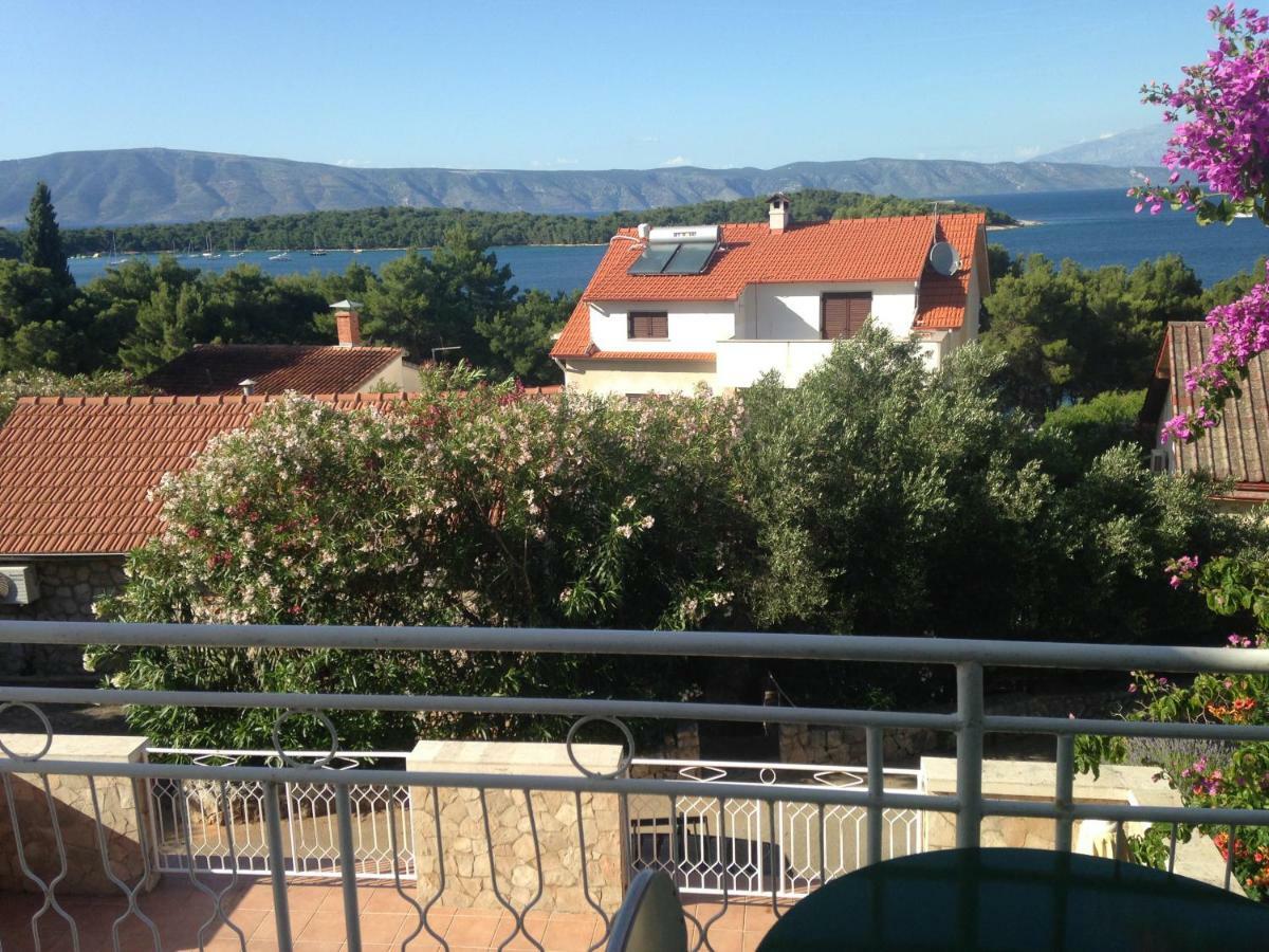 Apartment Bozikovic - Jelsa - Vitarnja Екстериор снимка