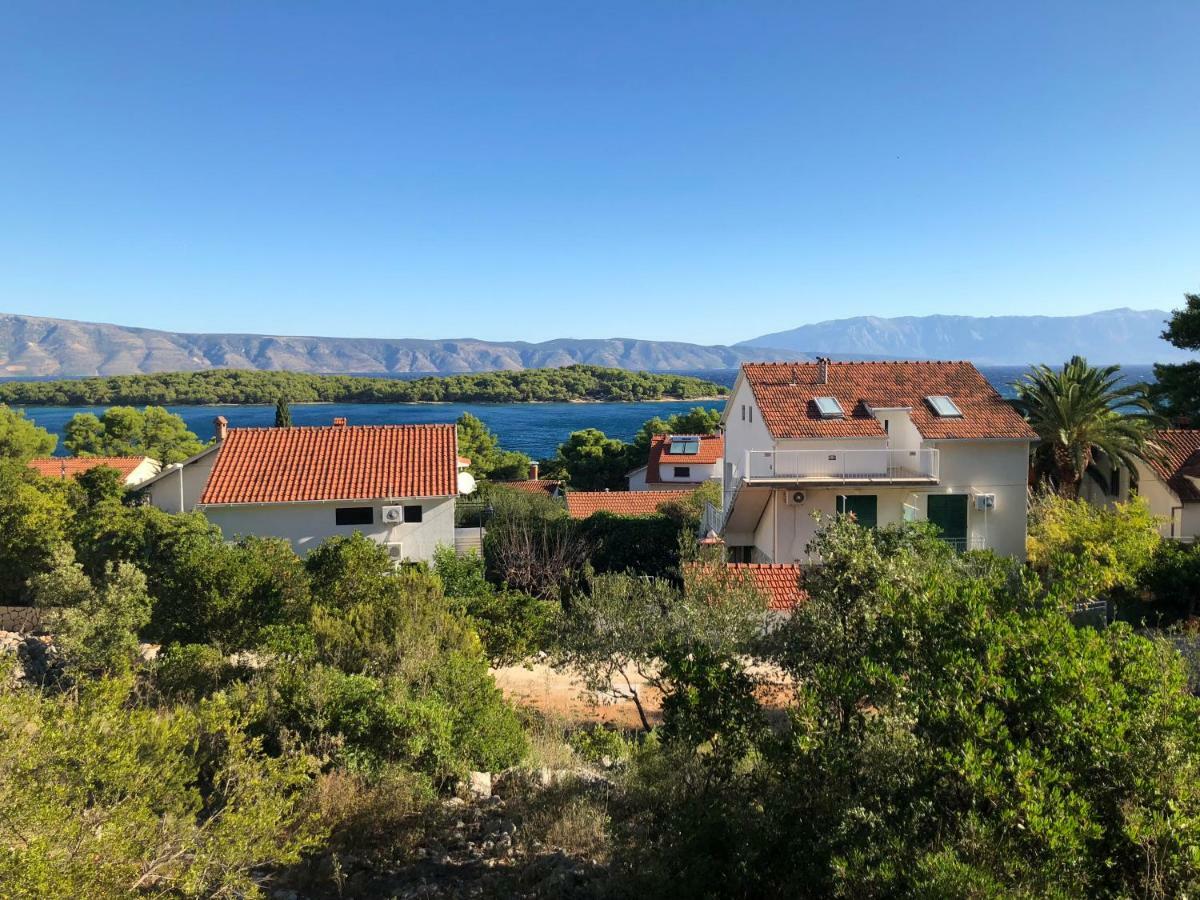 Apartment Bozikovic - Jelsa - Vitarnja Екстериор снимка